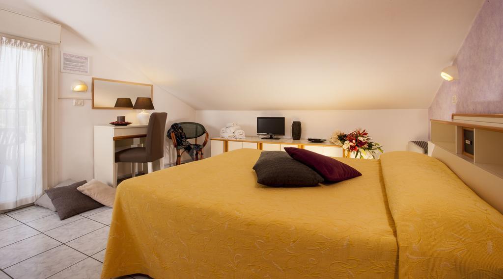 Hotel Locanda Rosy Cattolica Pokoj fotografie